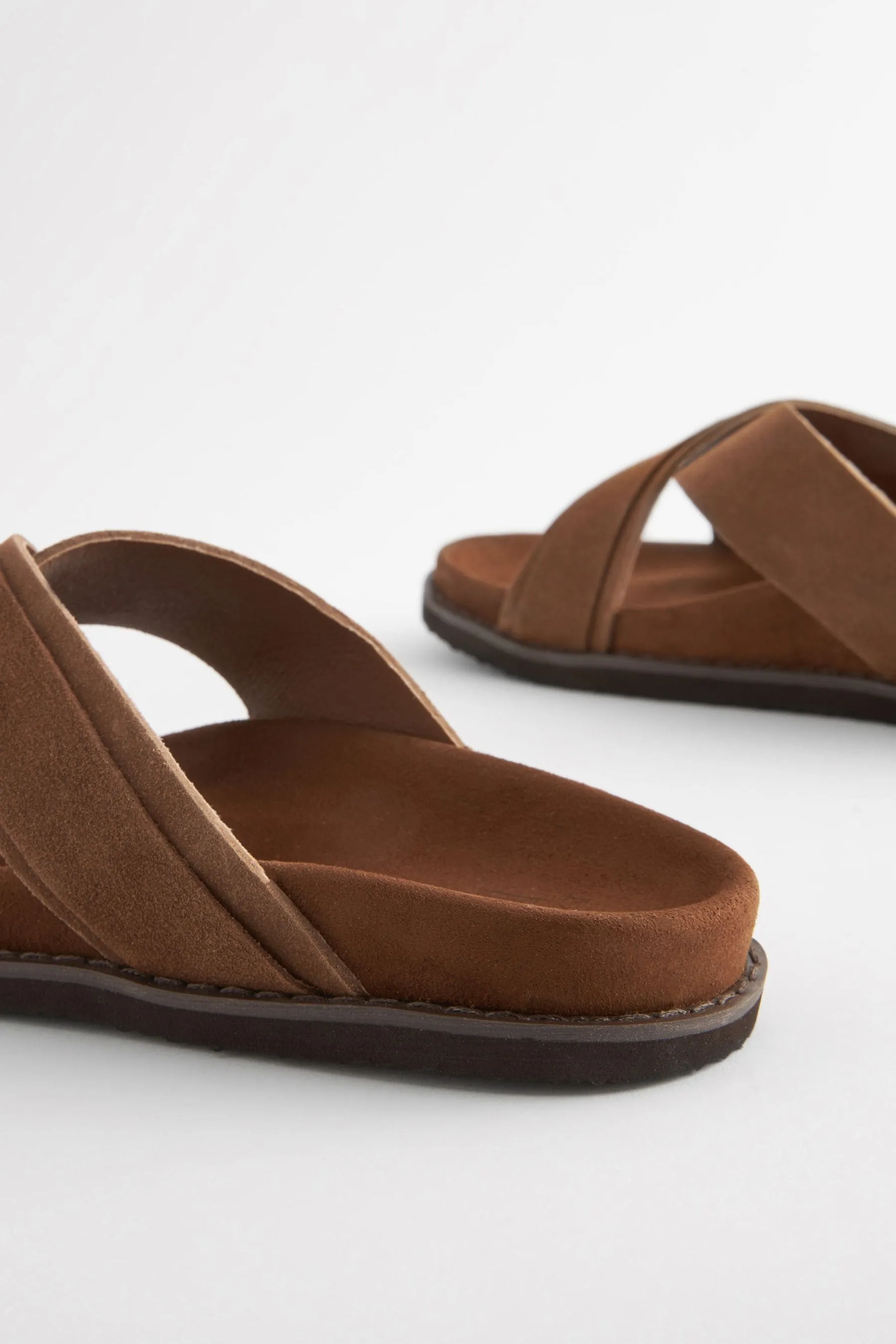 Marrone chiaro   - Sabot scamosciati con incrocio